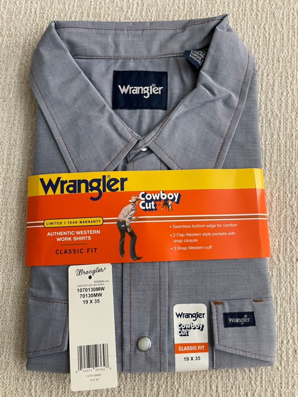 Wrangler Men’s Light Blue Casual Snap Button-Down Shirt. Size 19x35